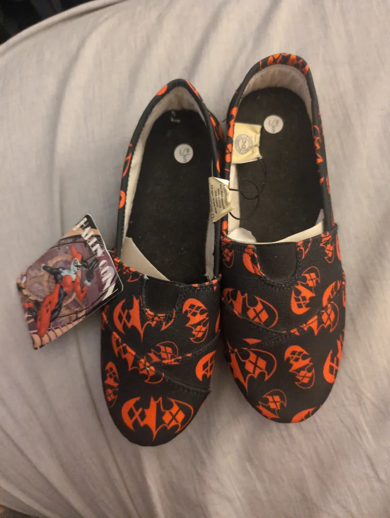 Harley Quinn DC Comics Shoes - Size 6/7