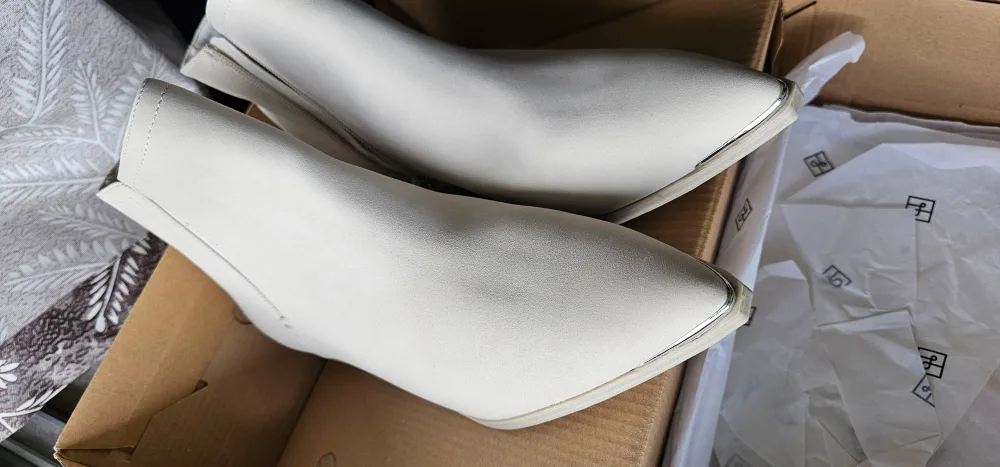New Cream / Biege Chelsea Boots Call It Spring - Size 9 image indicator(4)