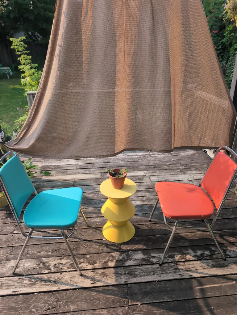 VINTAGE CHAIRS image indicator(2)