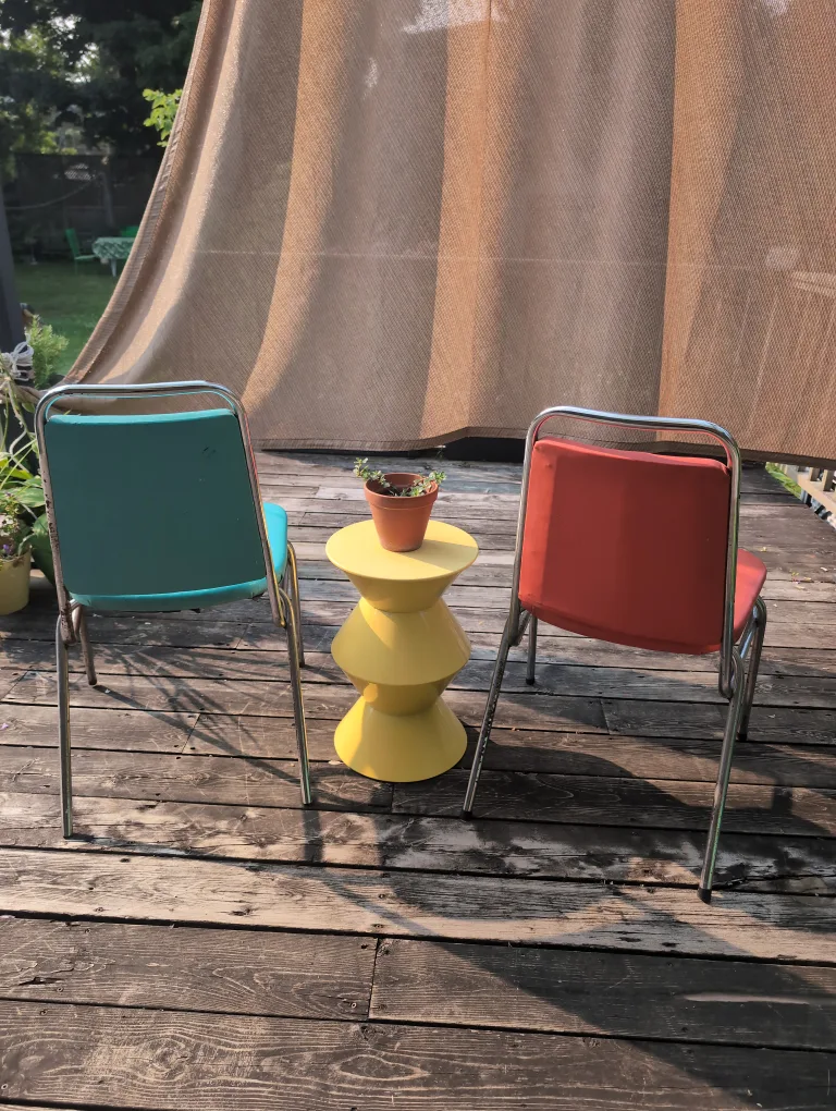 VINTAGE CHAIRS image indicator(3)