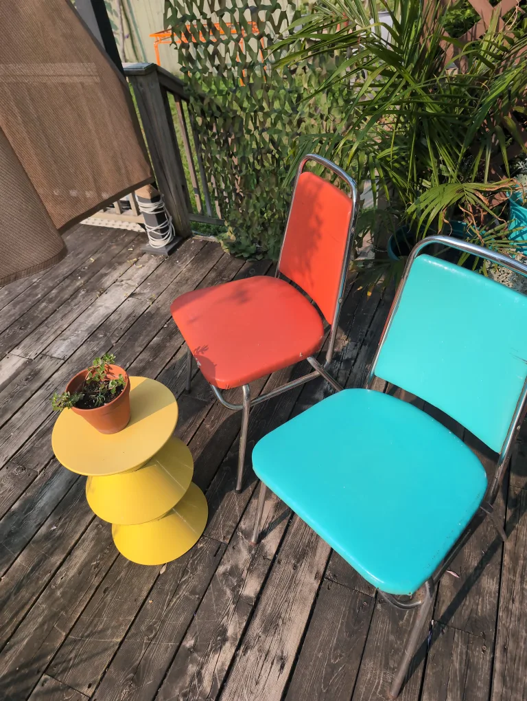 VINTAGE CHAIRS image indicator(4)