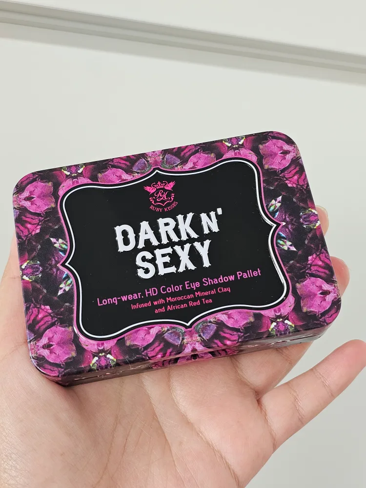 Dark N sexy eyeshadow palette image indicator(2)