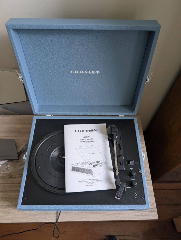 Crosley CR8017A-WB Voyager Turntable