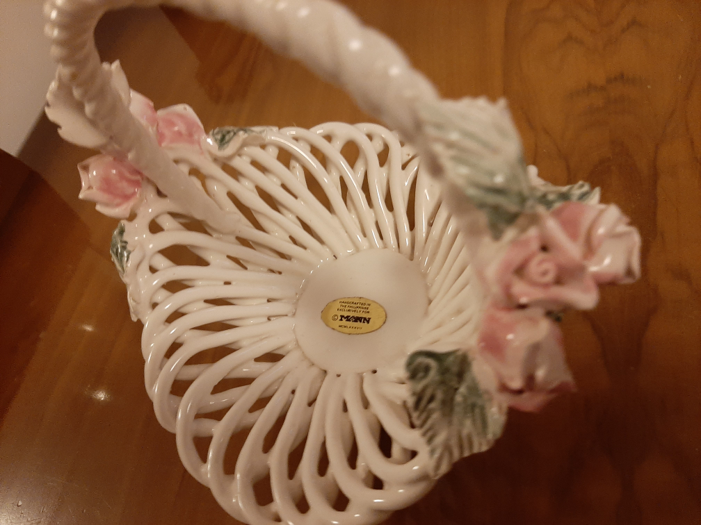 Mann Handcrafted Porcelain Basket with Roses - photo 2