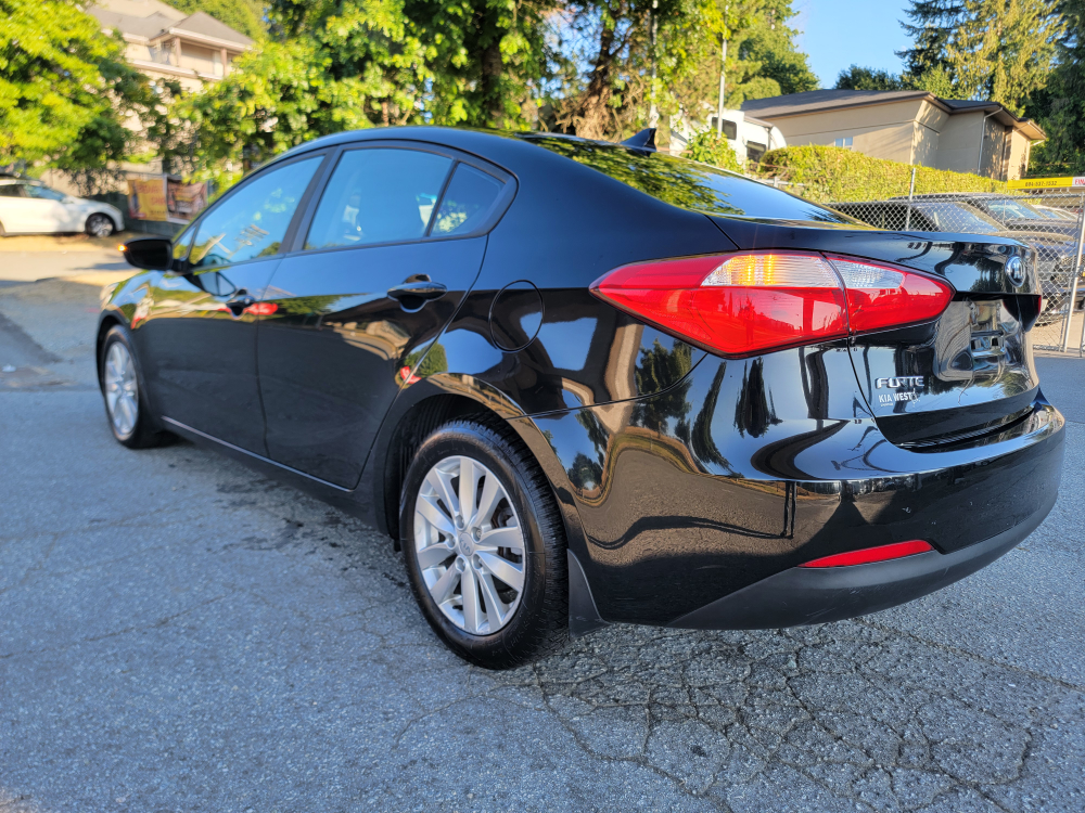 2015 Kia Forte Black Sedan/Clean title/Financing available - photo 4