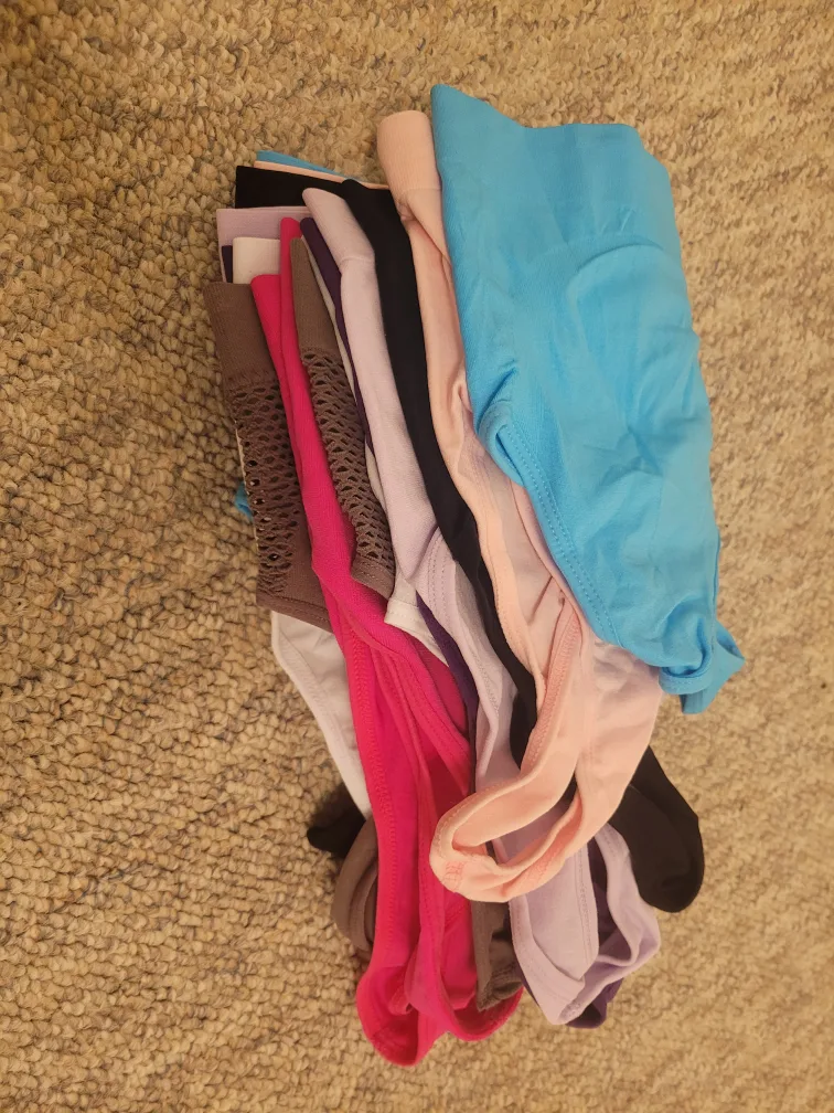 Various Sports Bras image indicator(2)