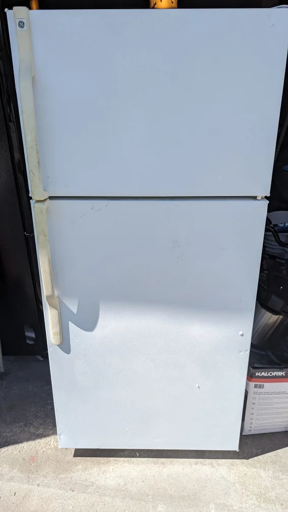 GE White Top Freezer Refrigerator