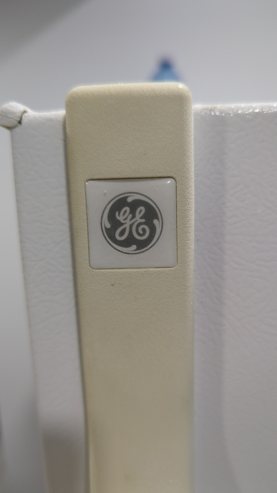 GE White Top Freezer Refrigerator - photo 5