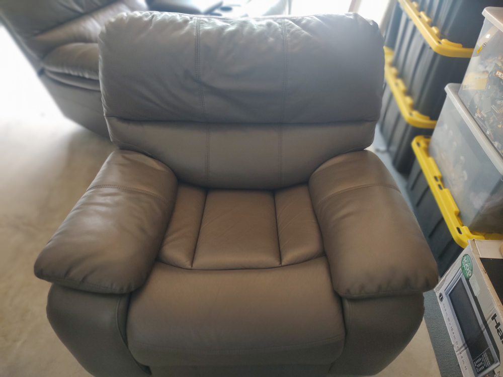 reclining Loveseat with Console and rocker reclining chair - photo 2