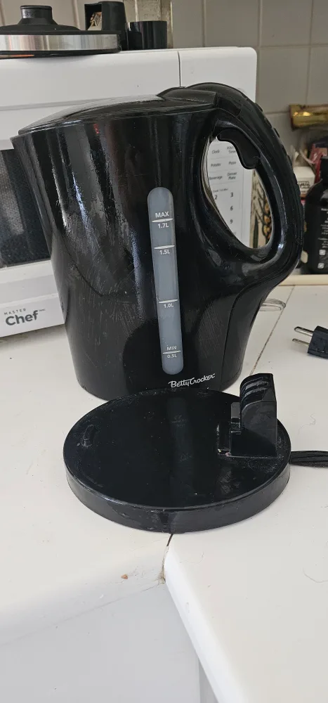 Betty Crocker Black Electric Kettle - 1.7L image indicator(3)