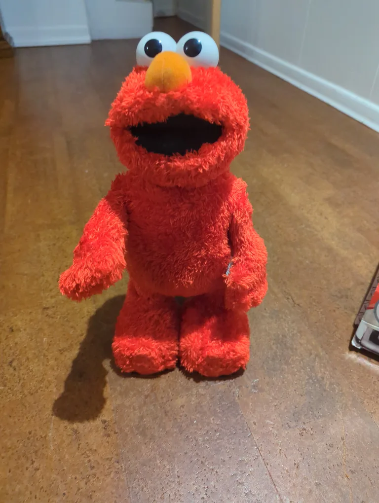 Sesame Street T.M.X. Tickle Me Elmo image indicator(2)