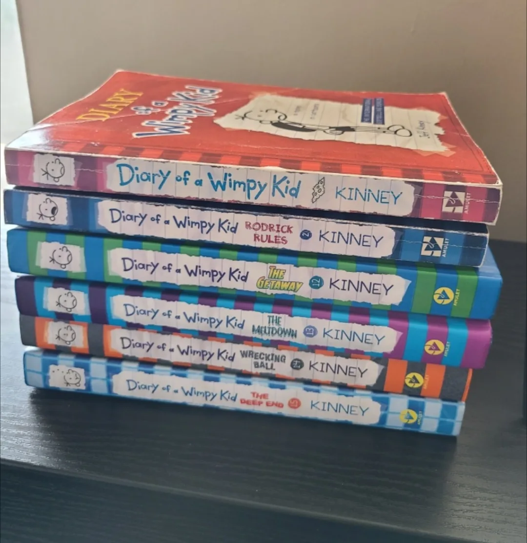 Diary of a Wimpy Kid Book Set by Jeff Kinney image indicator(9)