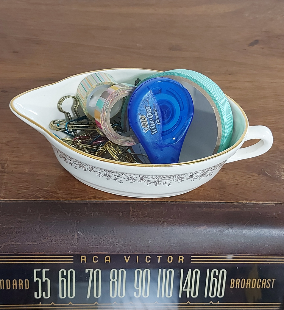 bridgerton core stationary bowl with rose pattern 🛍 trade or $1!