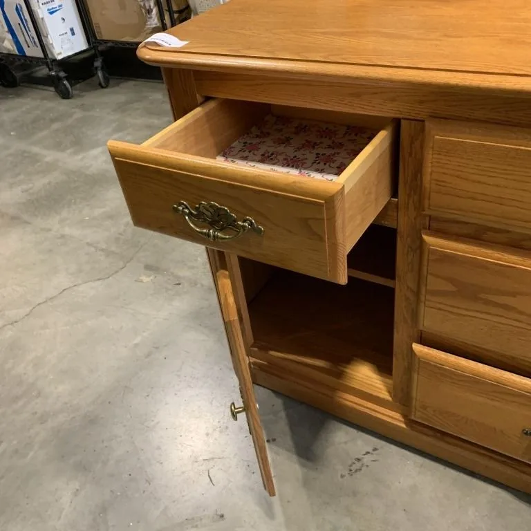 Wooden Dresser with Mirror image indicator(5)