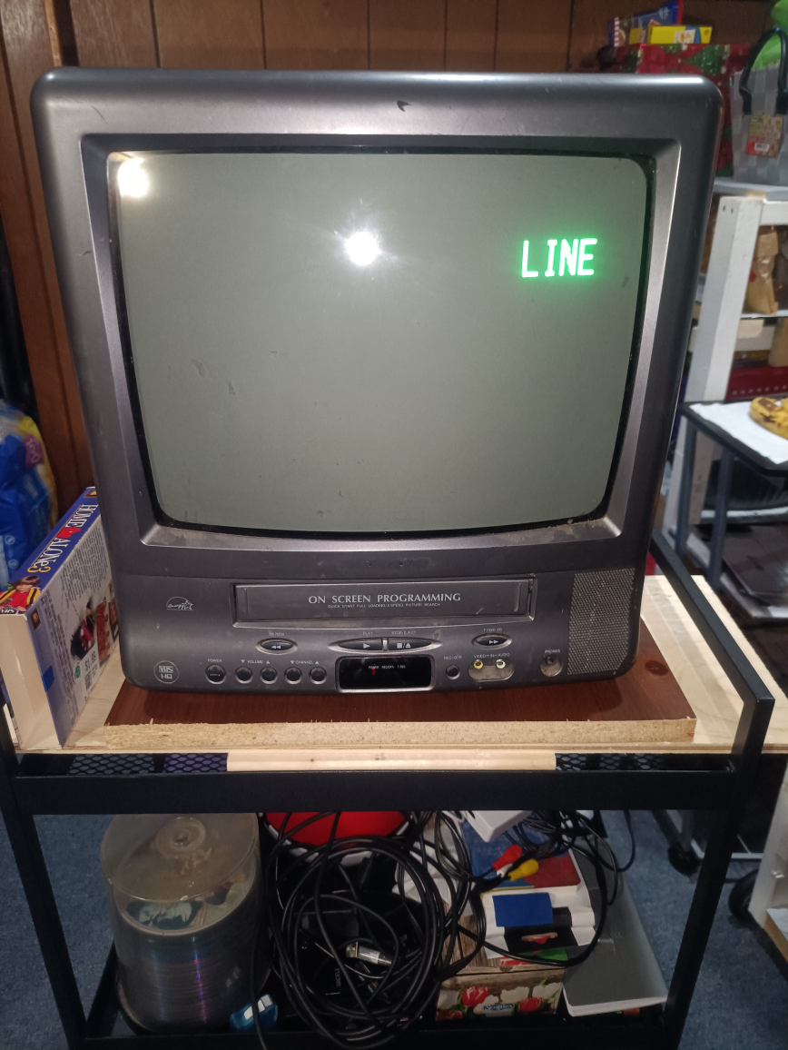electrohome vhs hq 13 inch crt with vcr and composite input