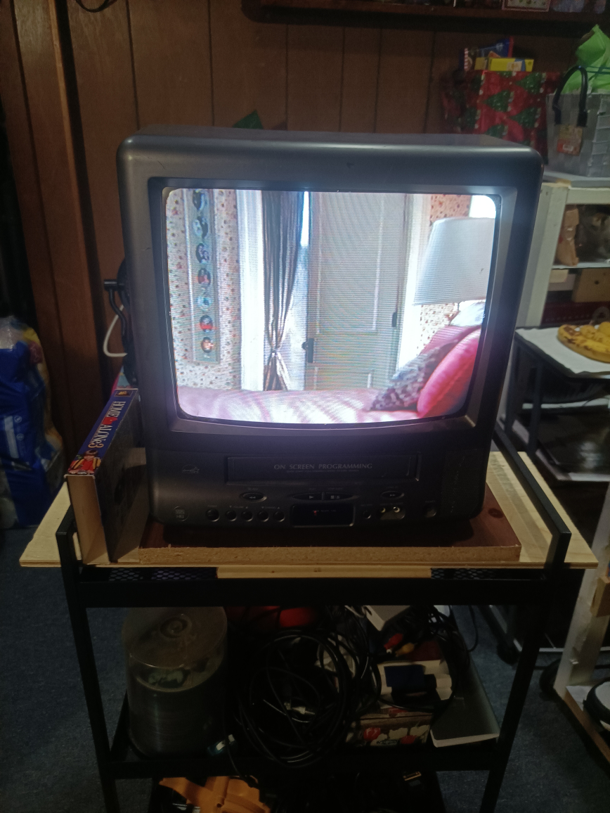 electrohome vhs hq 13 inch crt with vcr and composite input - photo 5