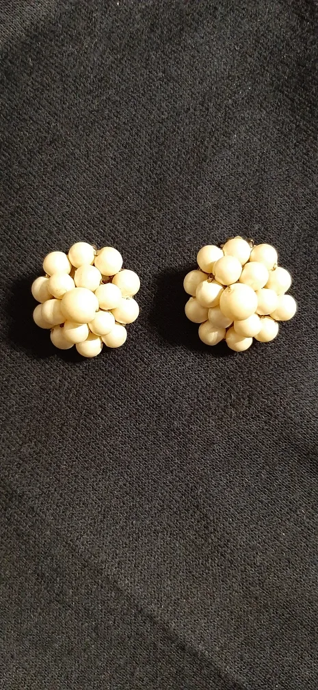 Vintage Cluster Clip-On Earrings. thumbnail