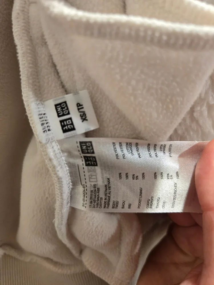 Uniqlo Fluffy Yarn Fleece Full-Zip Jacket XS image indicator(3)