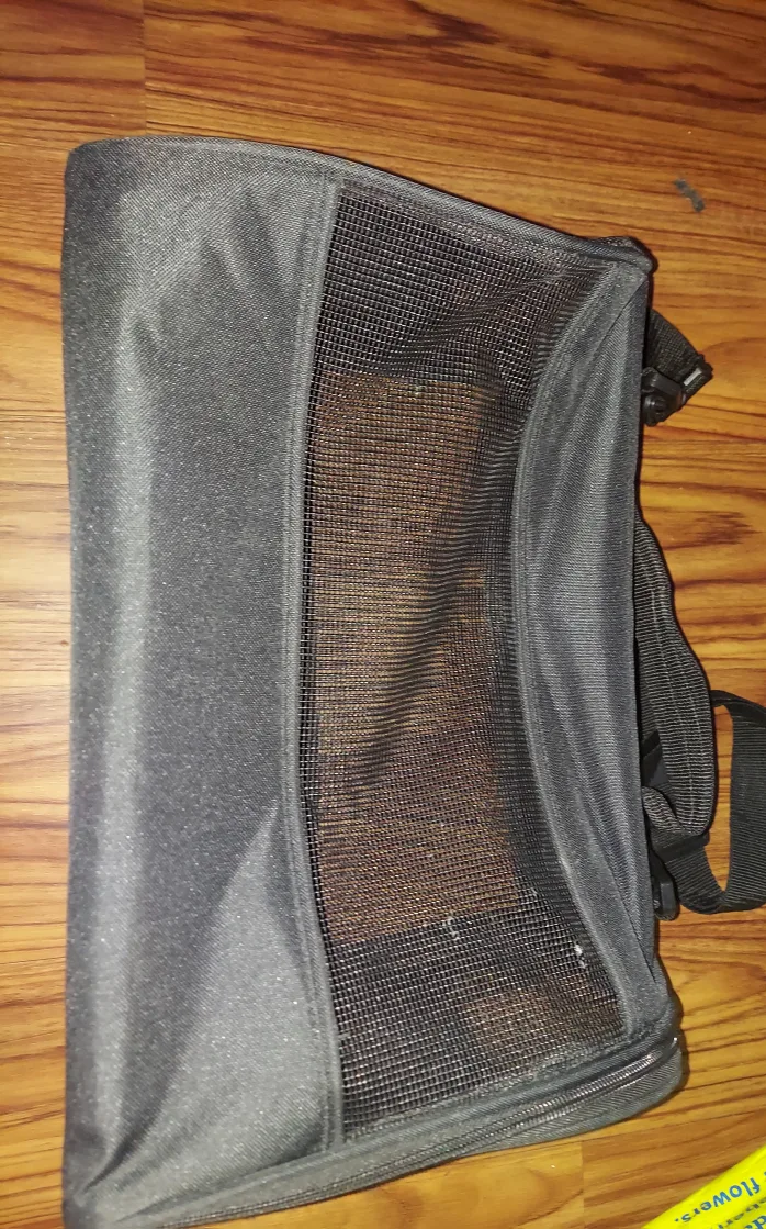 Black Pet Carrier image indicator(3)