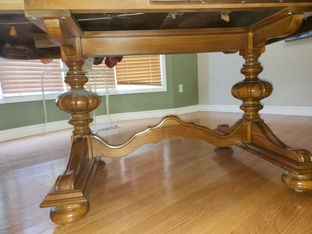 North American Furniture Dining Table & 4 Chairs image indicator(3)