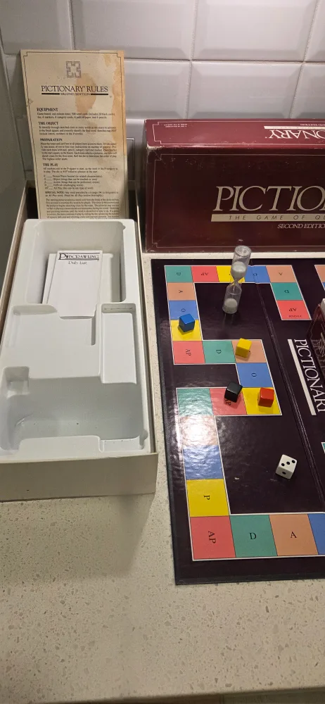 Pictionary Second Edition Board Game image indicator(2)