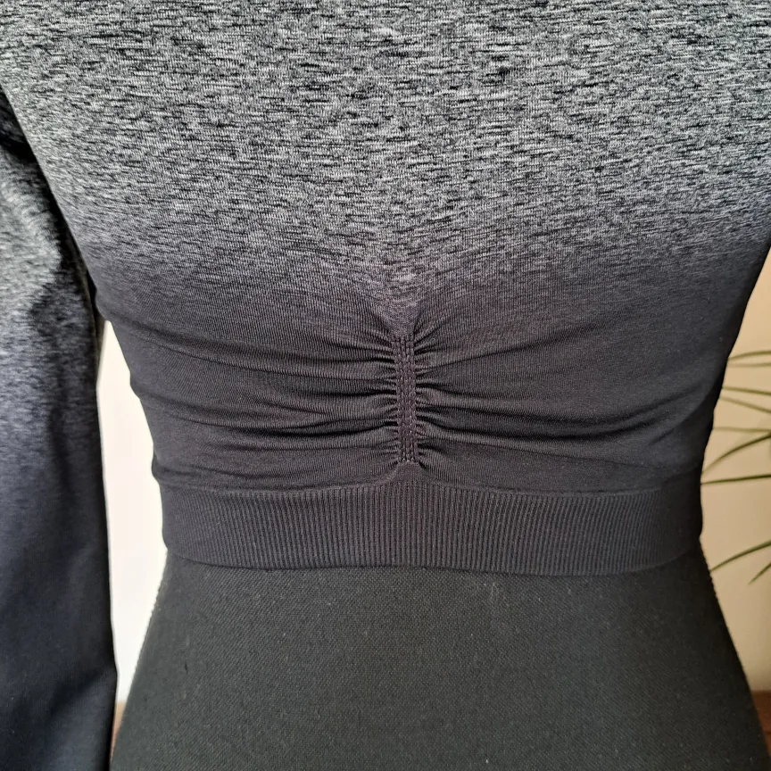 Gymshark Adapt Ombre Crop Top Grey Black Size Small Active Top image indicator(7)