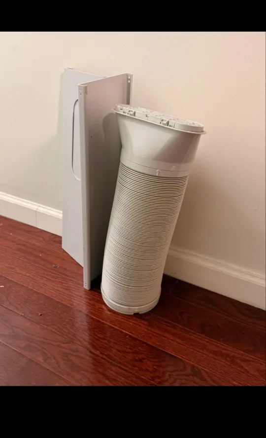 (Free Delivery)10,000 BTU Black + Decker Air Conditioner image indicator(4)