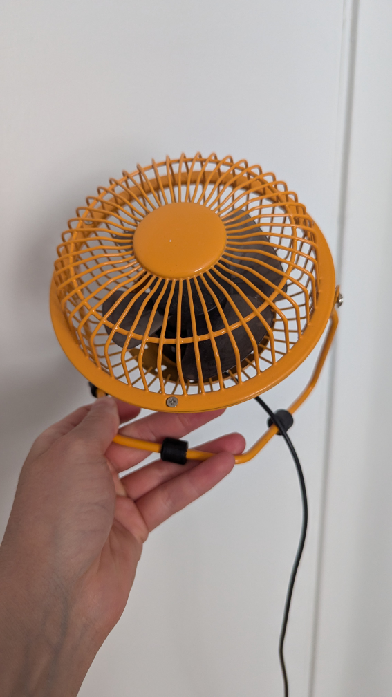Small USB-Powered Desk Fan - photo 2