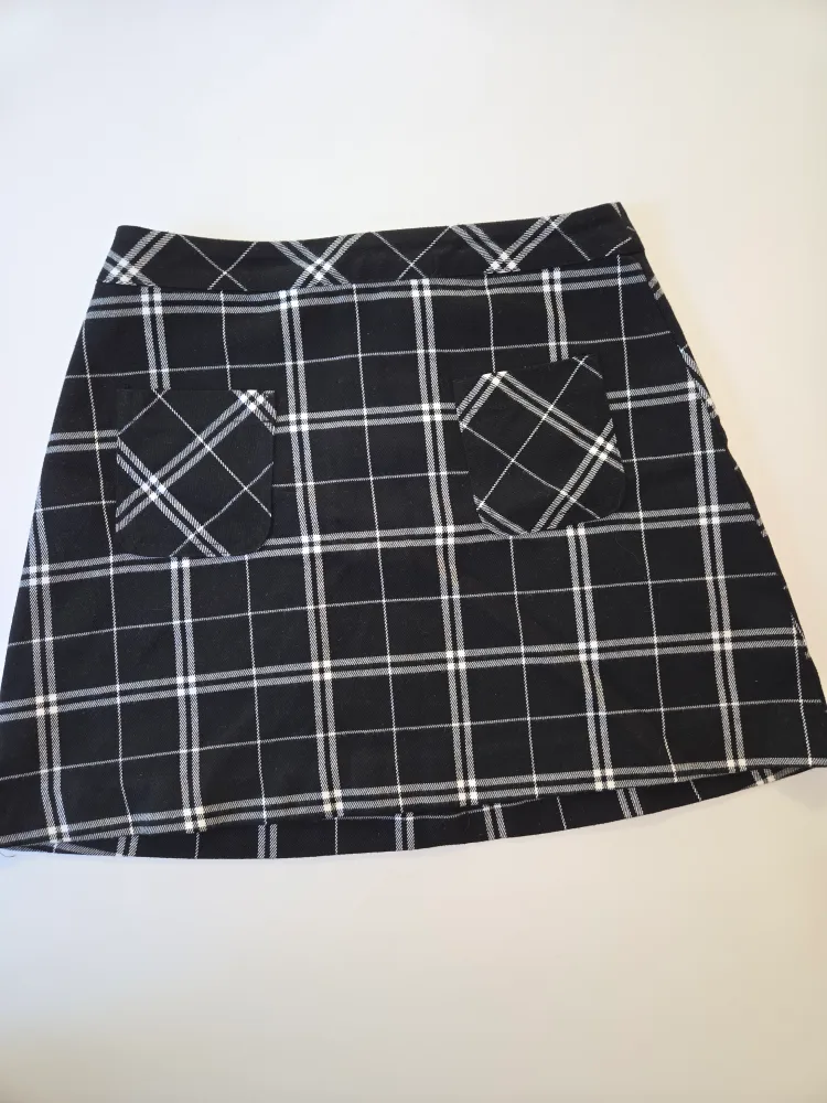 H&M Black & White Plaid Skirt thumbnail