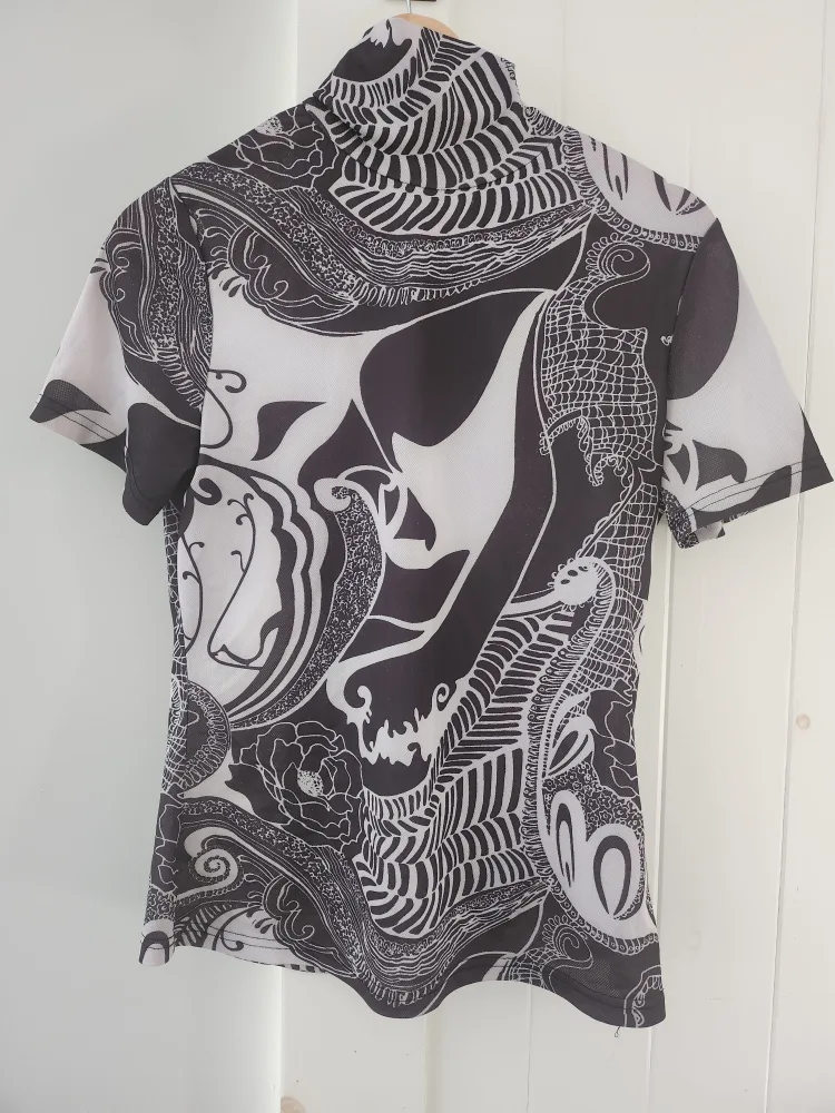 Kim Kardashian SKIMS Top - Size L image indicator(2)