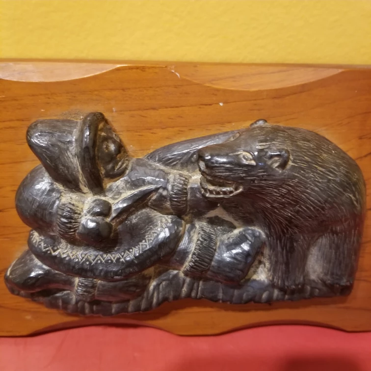 Vintage Inuit Carving - Man vs Bear - photo 2