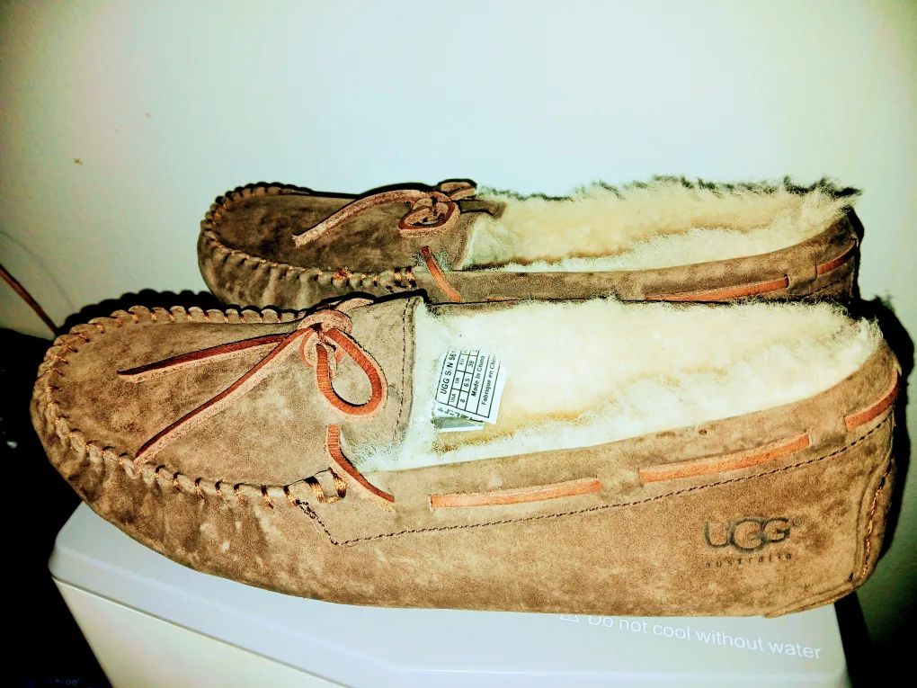 UGG Shoes or Boots or other shoes each Different Price image indicator(2)