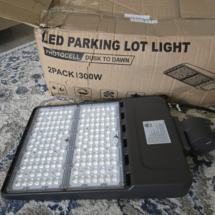 LED Parking Lot Lights – 300W, 2-Pack, Dusk to Dawn - photo 2