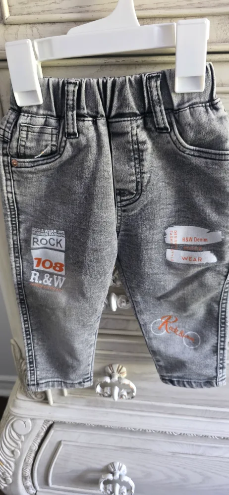 R&W Denim Jeans & Winnie the Pooh Sweater image indicator(3)