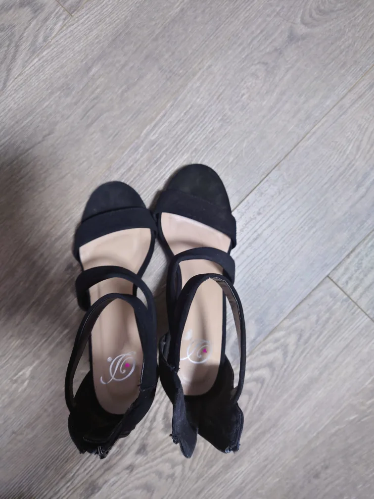 Jessica Simpson Black Heels Size 6 thumbnail