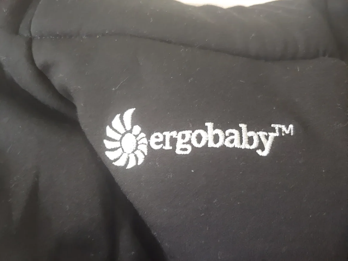 Ergobaby Embrace Baby Carrier - Black image indicator(4)