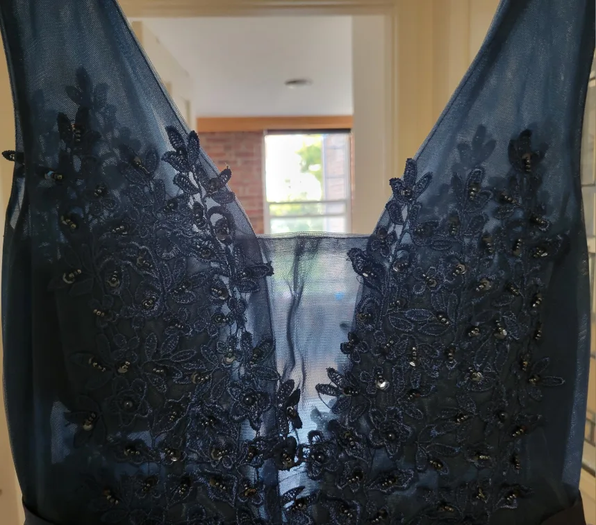 Elegant Navy Blue Evening Gown – Size M/L – Like New image indicator(2)