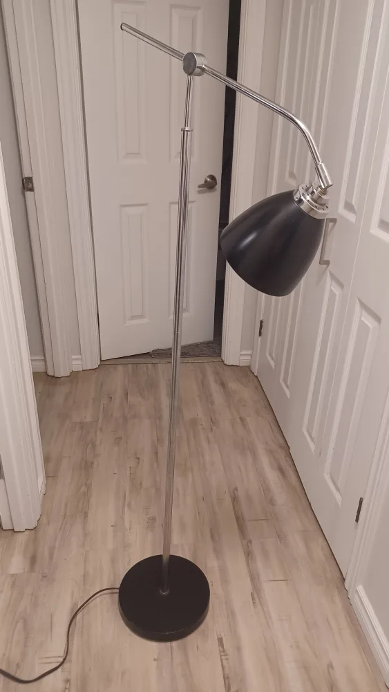 Modern Black & Chrome Floor Lamp image indicator(2)