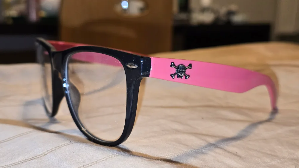 Sunglasses - Black & Pink image indicator(2)