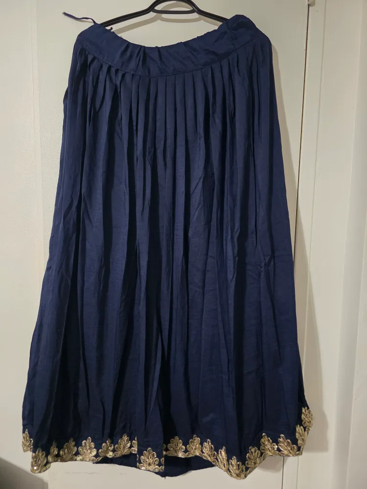 Salwar Kameez Suit Set image indicator(3)