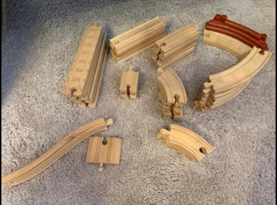 Thomas & Friends Train Table with Tracks image indicator(5)