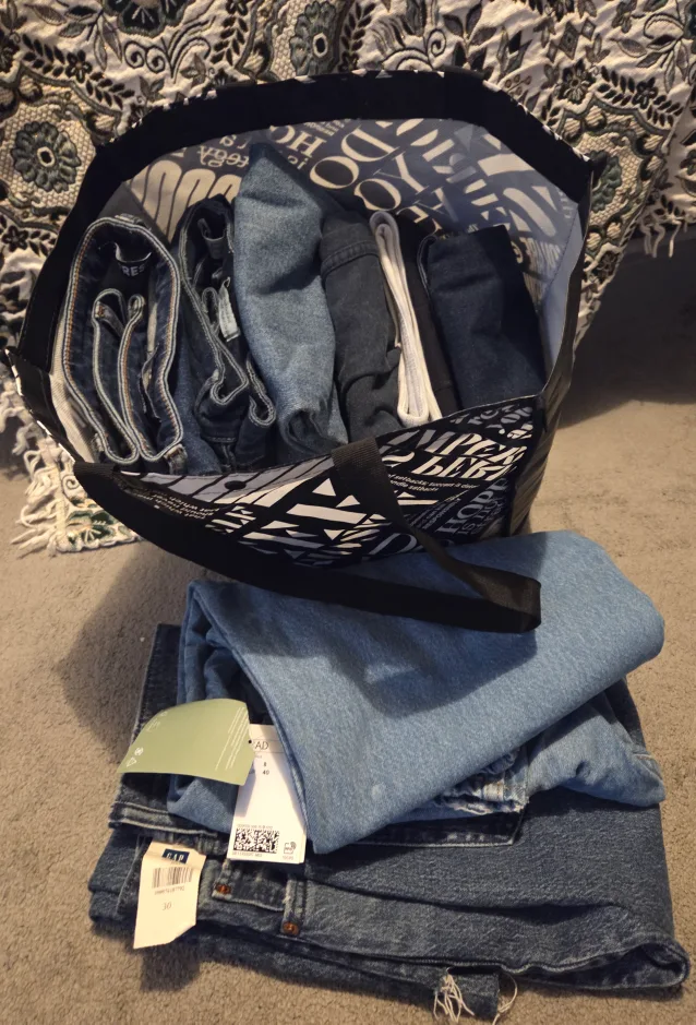 Bag of Jeans/ leggings - GAP, H&M, Lululemon thumbnail