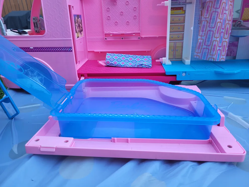 Barbie camper image indicator(5)