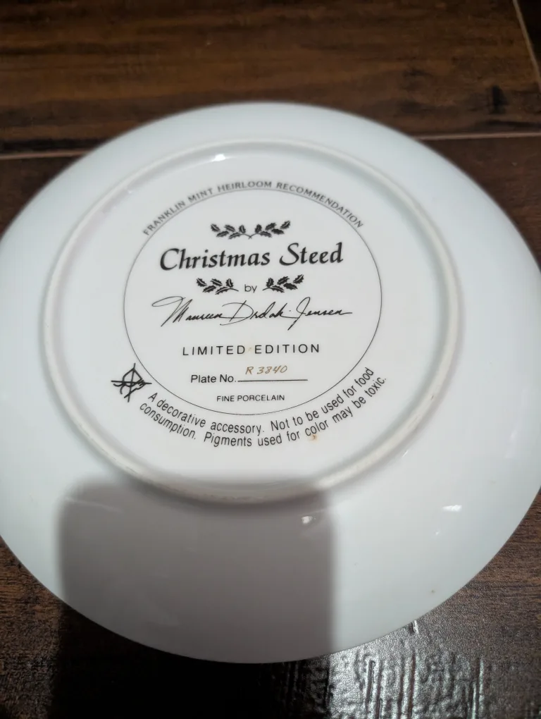 Franklin Mint Christmas Steed Plate thumbnail