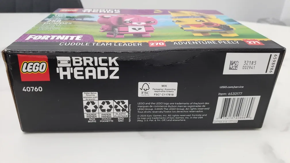 LEGO BrickHeadz Fortnite Cuddle Team Leader 40760 image indicator(6)