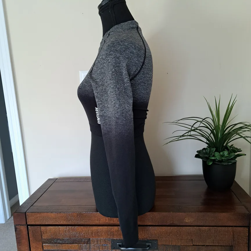 Gymshark Adapt Ombre Crop Top Grey Black Size Small Active Top image indicator(6)