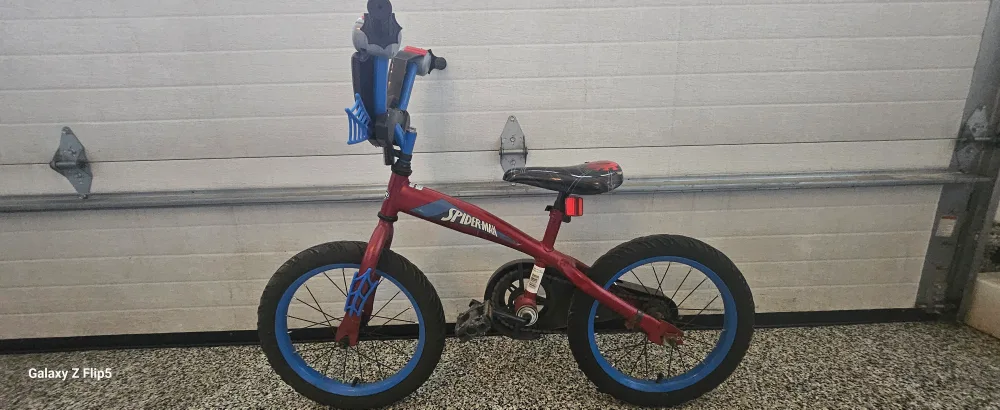 Spider-Man Kids' Bike & Helmet thumbnail