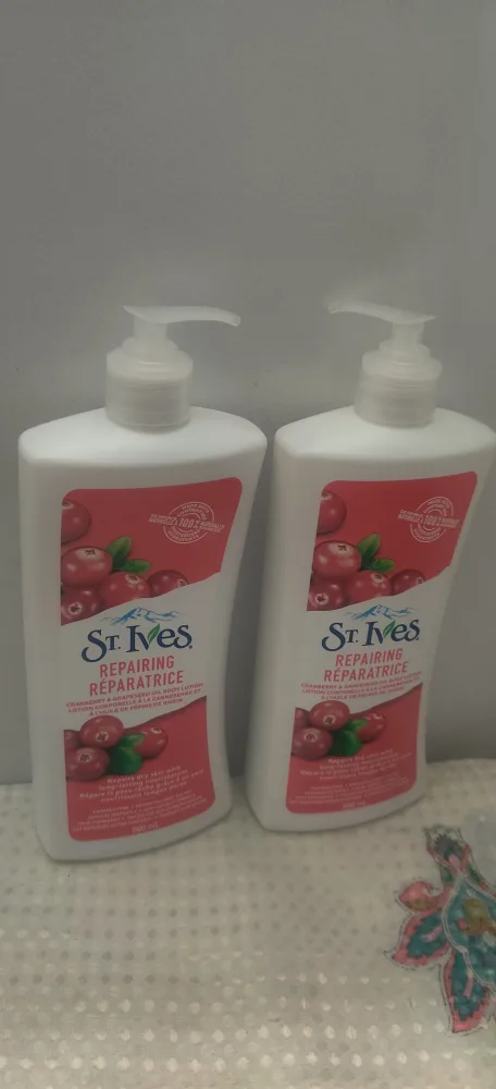 St. Ives Repairing Cranberry & Grapeseed Oil Body Lotion thumbnail