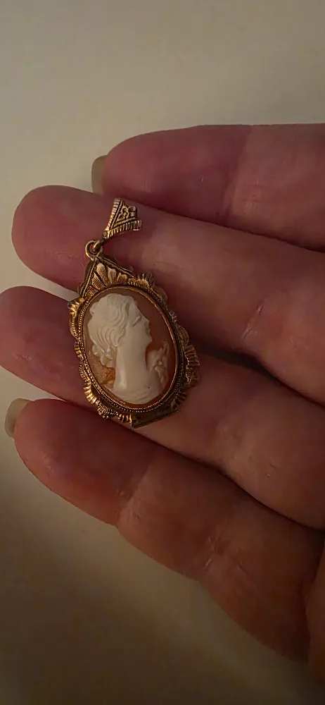 10 or 12 karat Vintage Cameo Pendant image indicator(2)