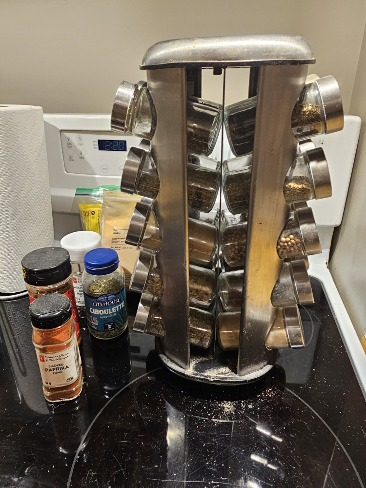 Spice Rack with 20+ Spices